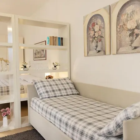 Ca Bianca Ventisette 4* ריצ'יונה