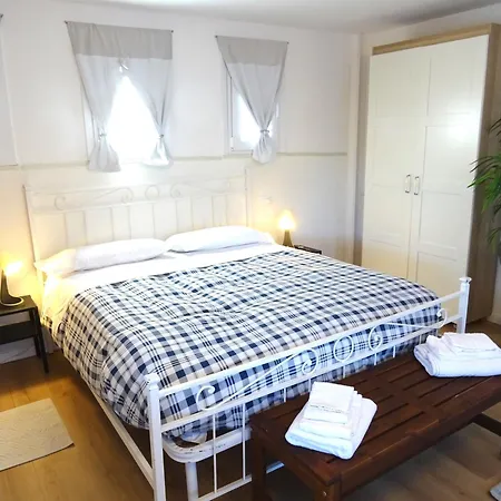 Ca Bianca Ventisette לינה וארוחת בוקר 4*