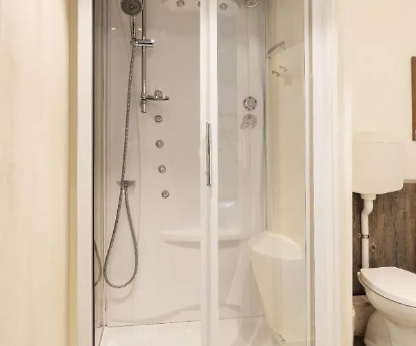 Ca Bianca Ventisette לינה וארוחת בוקר 4*